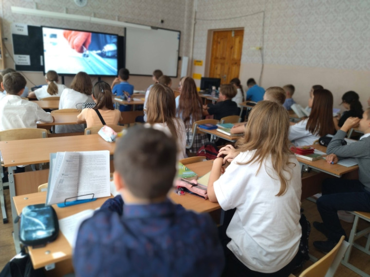 В школе прошел первый урок профориентационного курса «Россия — мои горизонты».